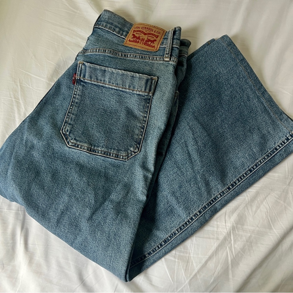 Levi’s Mile High Crop